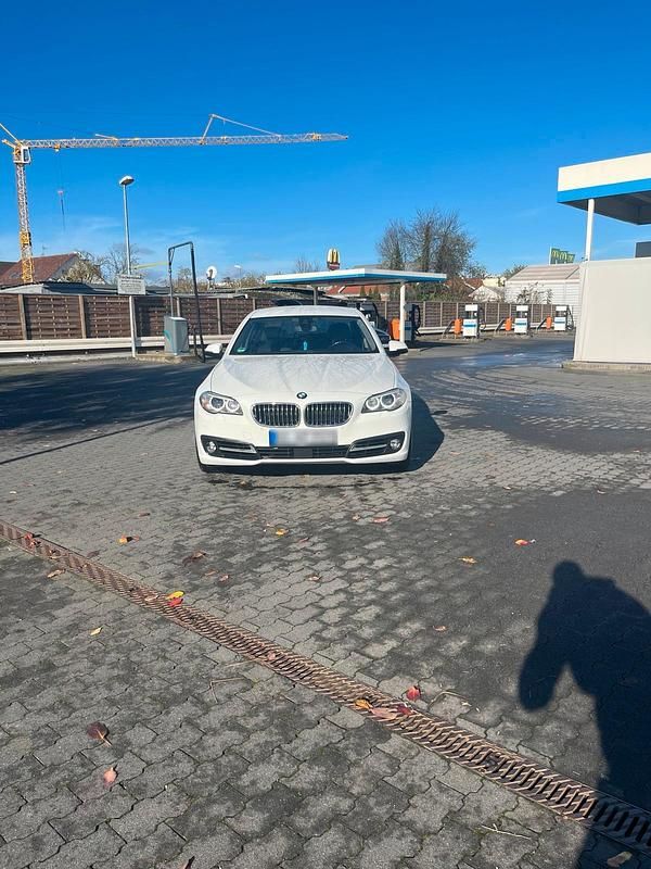 Gebraucht BMW 530 258 PS (189 kW) 2015 Weiß Limousine