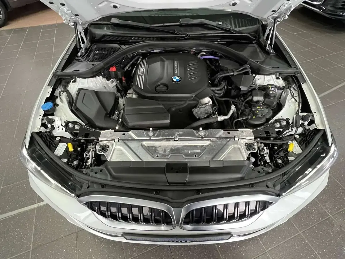 Gebraucht BMW 320 Shadowline 190 PS (139 kW) 2023 Mineralweiss Kombi