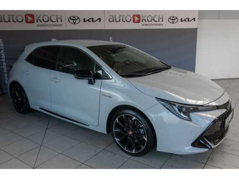 Dynamic grey metallic (metallic) Gebraucht 2021 Toyota Corolla Sport Limousine | 29.999 € (Teuer) - Bild 1/4