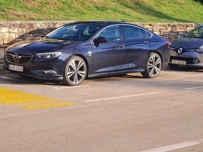 Blau Gebraucht 2018 Opel Insignia Exklusiv Limousine | 20.000 € (Fairer Preis) - Bild 1/1