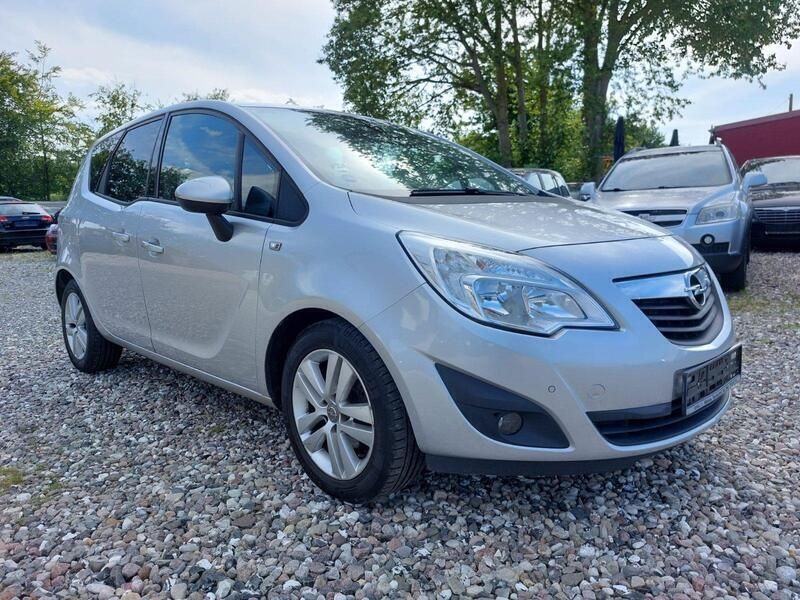 Silber Gebraucht 2011 Opel Meriva Design Edition Van / Kleinbus | 5.700 € (Etwas zu teuer) - Bild 1/4