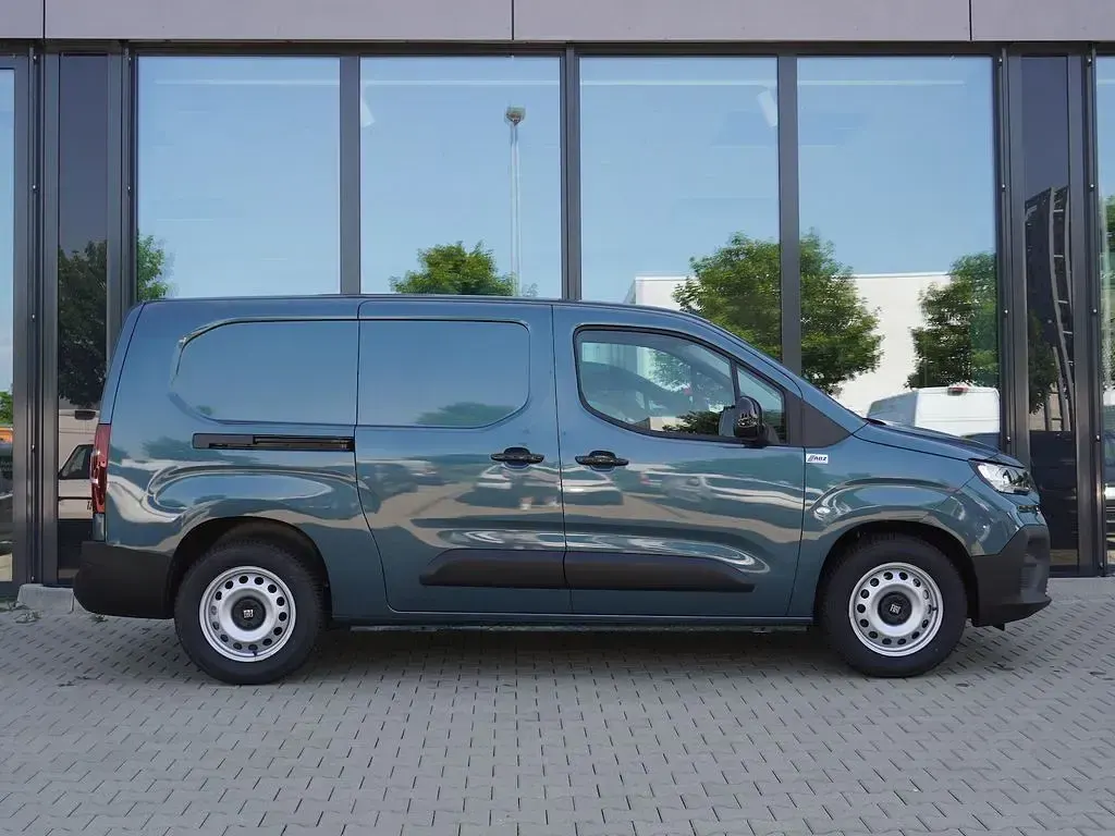 Neu Fiat e-Doblò 100 kW (136 PS) 2026 Libeccio blau Van / Kleinbus