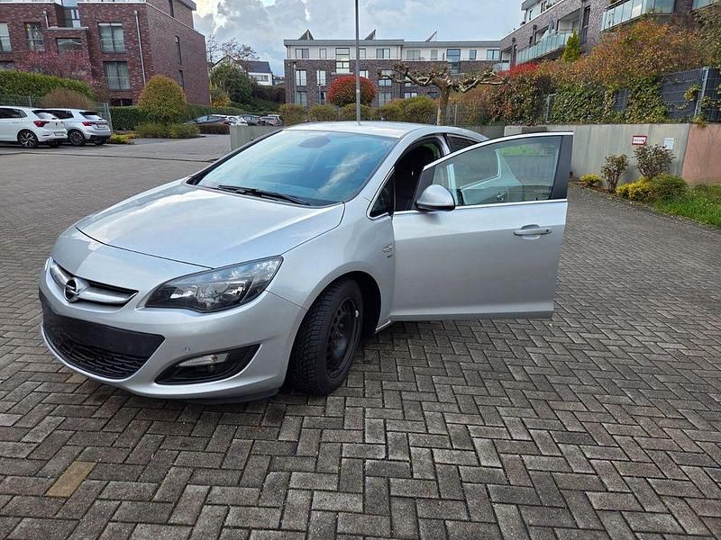Gebraucht Opel Astra Energy 110 PS (80 kW) 2014 Silber Limousine