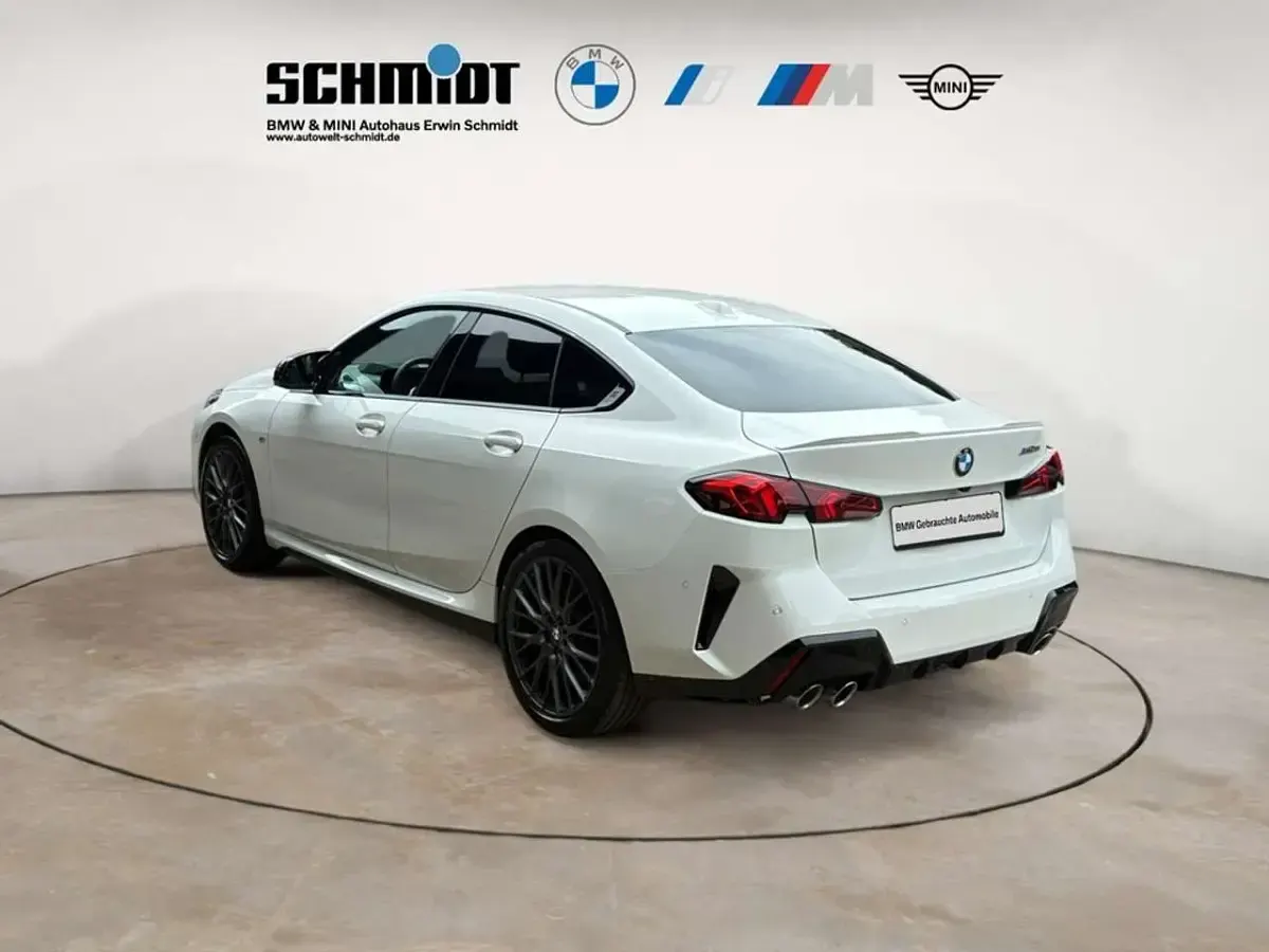 Gebraucht BMW M235 300 PS (220 kW) 2025 Alpinweiß uni Coupé