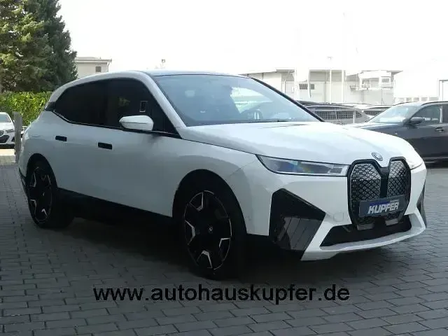 Gebraucht BMW iX Sport Line 384 kW (523 PS) 2023 Mineralweiss SUV