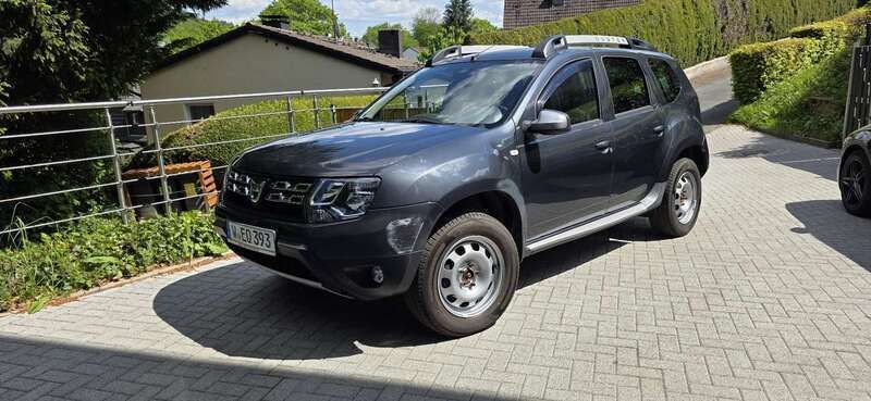 Grau Gebraucht 2015 Dacia Duster Prestige SUV | 11.000 € (Fairer Preis) - Bild 1/4