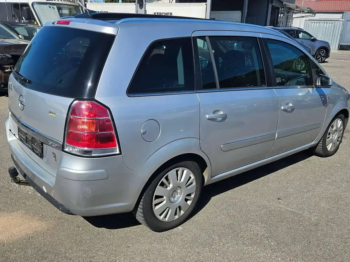 Gebraucht Opel Zafira Cosmo 150 PS (110 kW) 2007 Starsilber iii m2 Van / Kleinbus