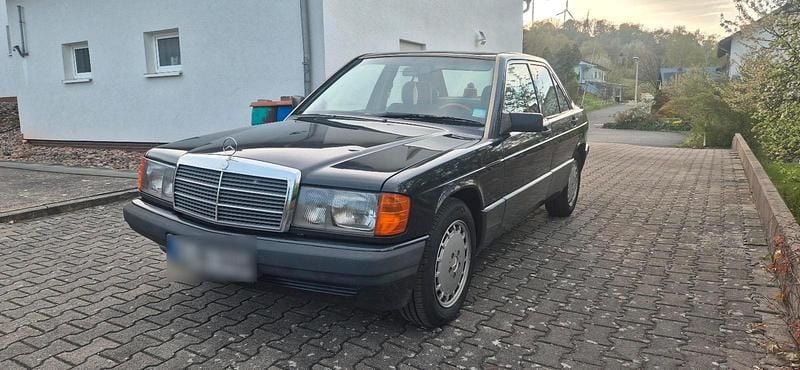 Second-hand Mercedes 190 75 CP (55 kW) 1991 Negru Berlinǎ