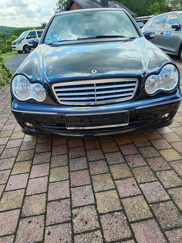 Schwarz Gebraucht 2006 Mercedes C350 Avantgarde Kombi | 3.500 € (Fairer Preis) - Bild 1/4