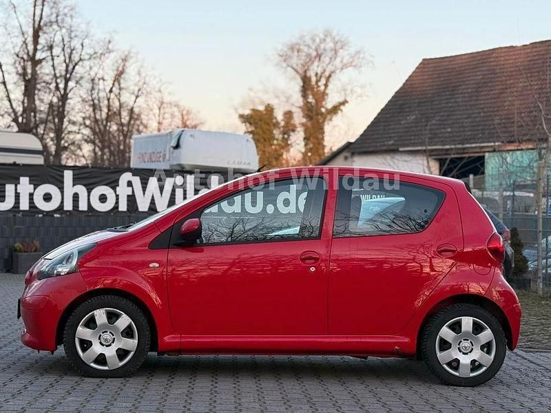 Gebraucht Toyota Aygo Cool 68 PS (50 kW) 2008 Rot Kleinwagen