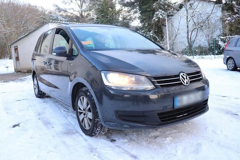 Second-hand VW Sharan 140 CP (102 kW) 2011 Albastru Monovolum