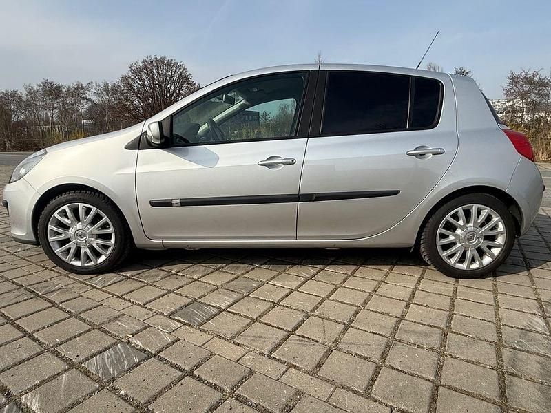 Gebraucht Renault Clio II Dynamique 88 PS (64 kW) 2006 Silber Limousine