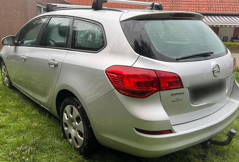 Usata Opel Astra 110 CV (80 kW) 2012 Argento Station wagon