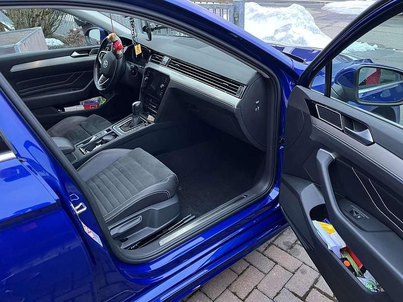 Gebraucht VW Passat Highline 280 PS (205 kW) 2022 Blau Kombi