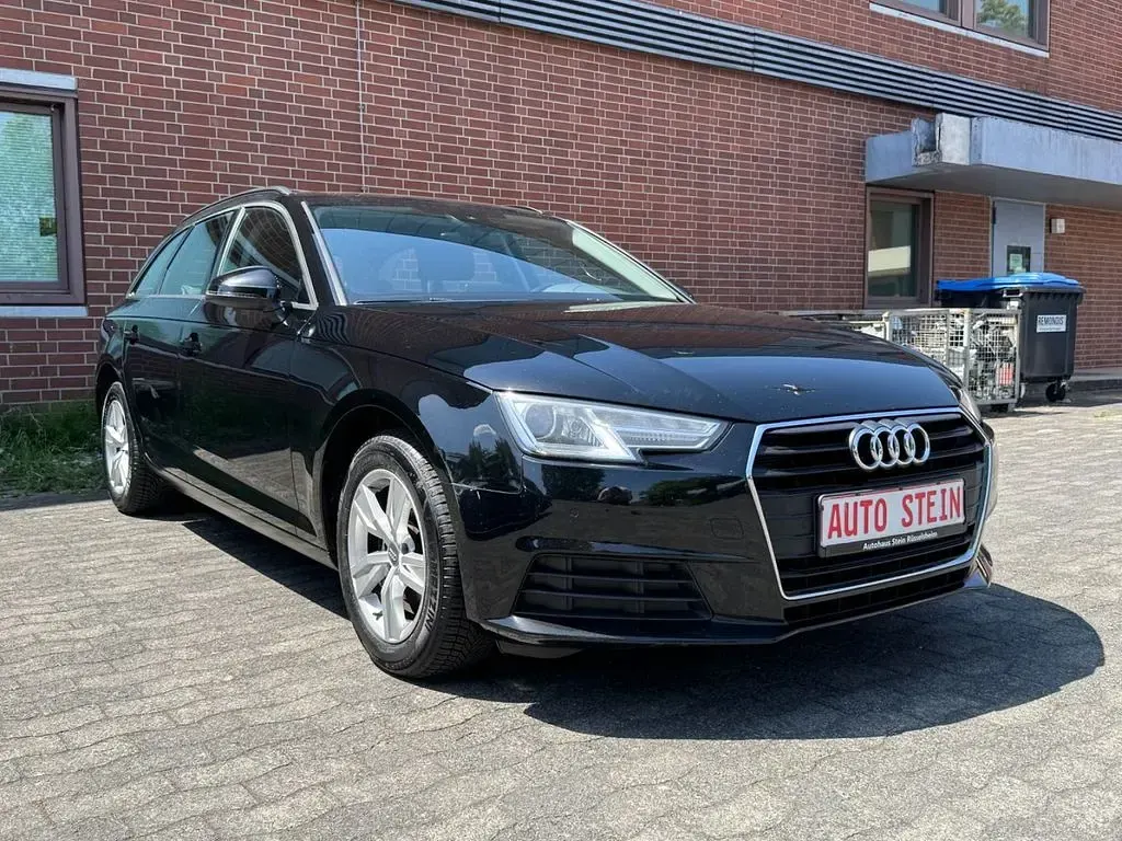 Gebraucht Audi A4 Basis 150 PS (110 kW) 2017 Schwarz Kombi