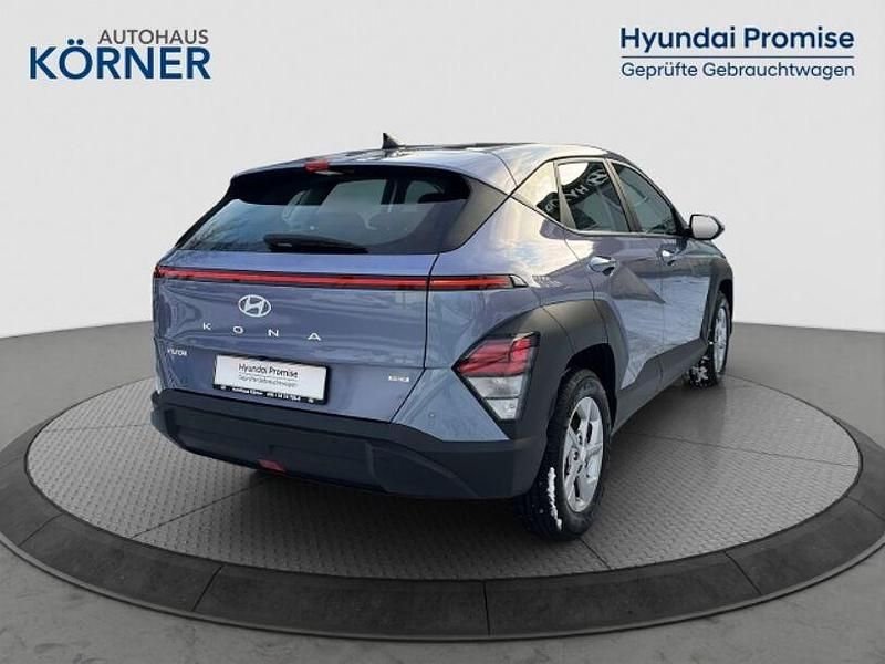 Gebraucht Hyundai Kona Select 141 PS (103 kW) 2024 Blau SUV