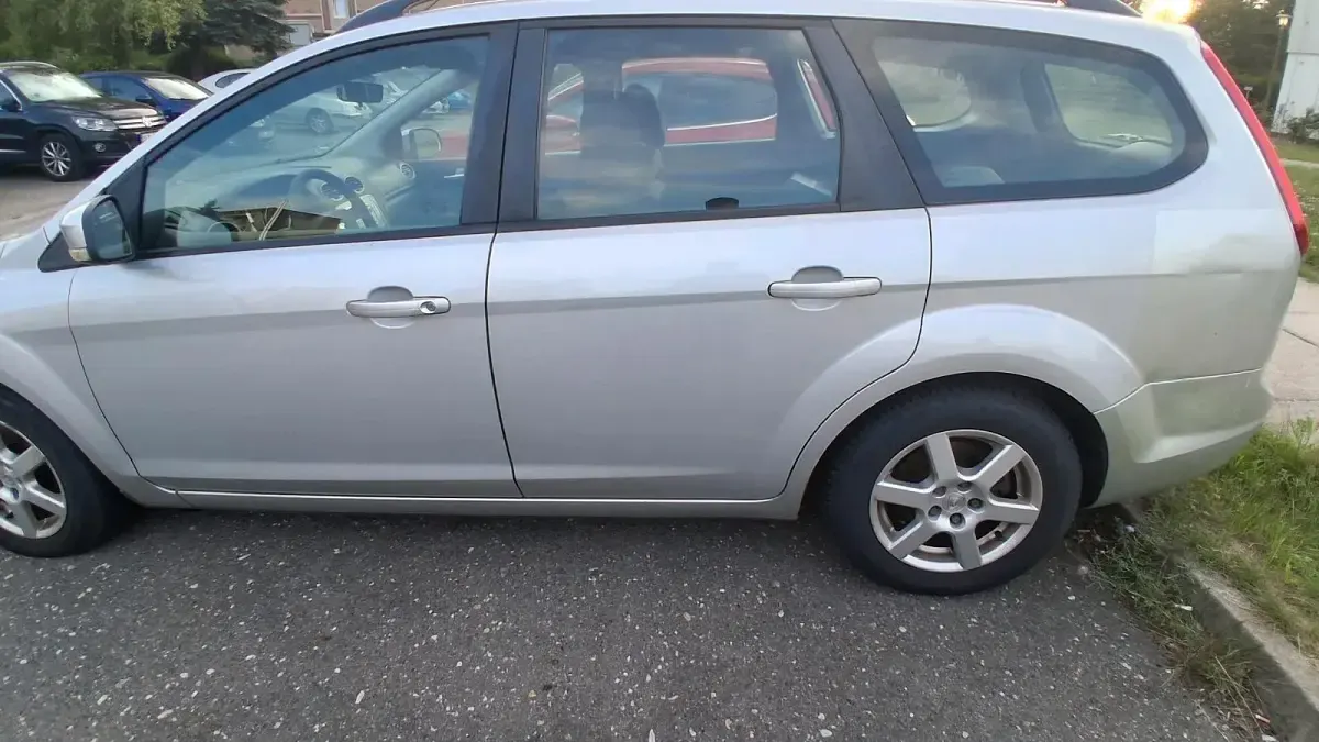 Gebraucht Ford Focus 115 PS (84 kW) 2008 Grau Kombi
