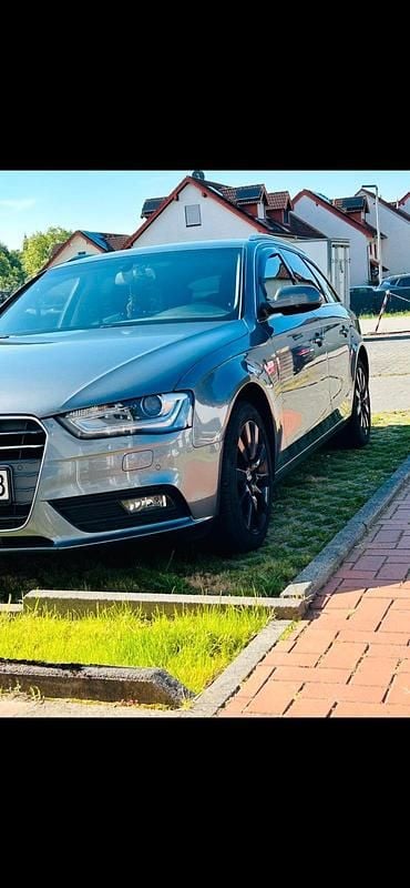 Grau Gebraucht 2013 Audi A4 Kombi | 9.000 € (Guter Preis) - Bild 1/4