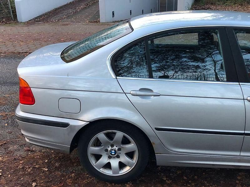 Gebraucht BMW 320 150 PS (110 kW) 2000 Silber Limousine