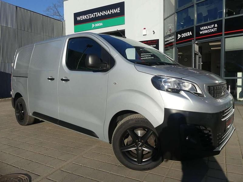 Gebraucht Peugeot Expert Premium 140 PS (102 kW) 2017 Aluminiumgrau (metallic) Van