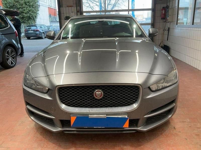 Gebraucht Jaguar XE Prestige 179 PS (131 kW) 2015 Grau Limousine