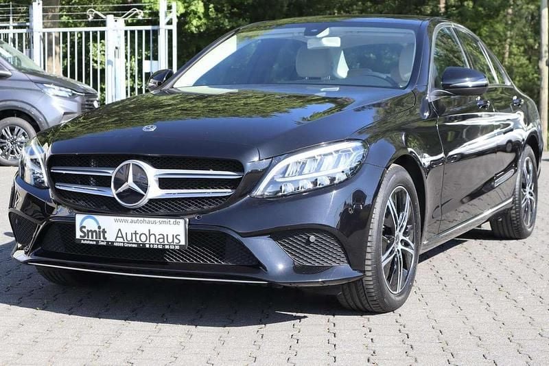 Schwarz Gebraucht 2019 Mercedes C180 Avantgarde Limousine | 25.500 € (Guter Preis) - Bild 1/4