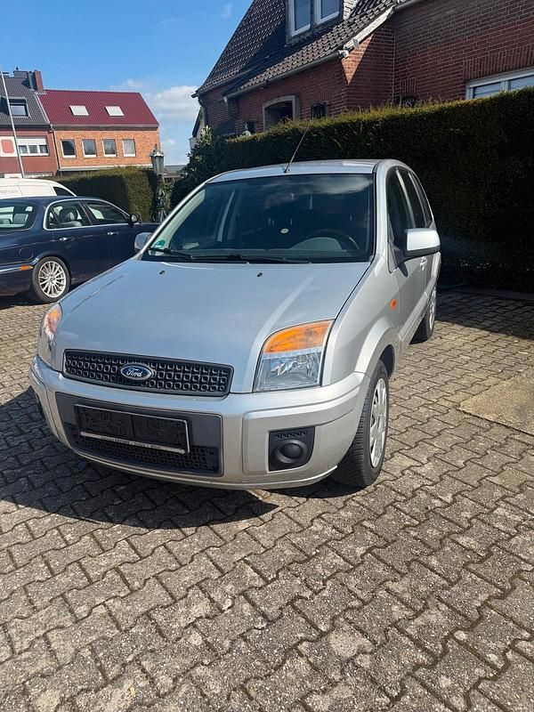 Gebraucht Ford Fusion 80 PS (58 kW) 2012 Silber Kleinwagen