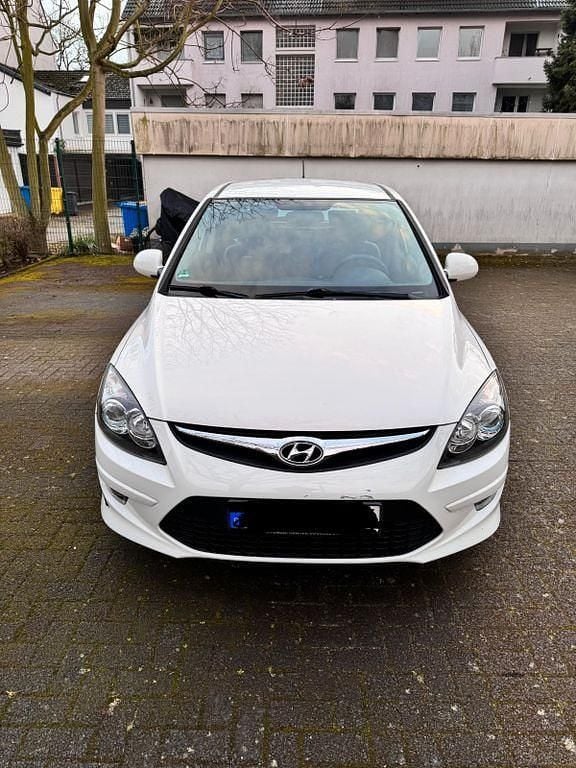 Gebraucht Hyundai i30 Classic 109 PS (80 kW) 2012 Weiß Limousine