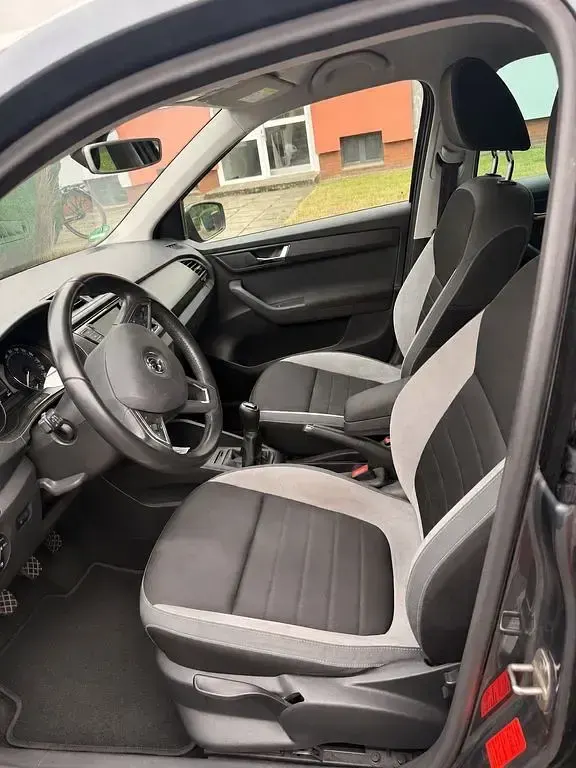 Gebraucht Skoda Fabia Joy 60 PS (44 kW) 2016 Grau Limousine