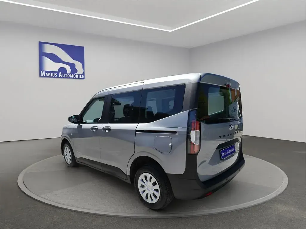 Gebraucht Ford Tourneo Courier Trend 125 PS (91 kW) 2024 Silber Van / Kleinbus