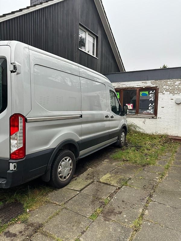 Gebraucht Ford Transit Trend 131 PS (96 kW) 2020 Silber Van / Kleinbus