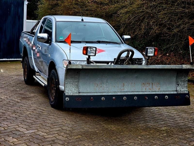 Gebraucht Mitsubishi L200 Invite 136 PS (100 kW) 2014 Coolsilber (m) Abholung