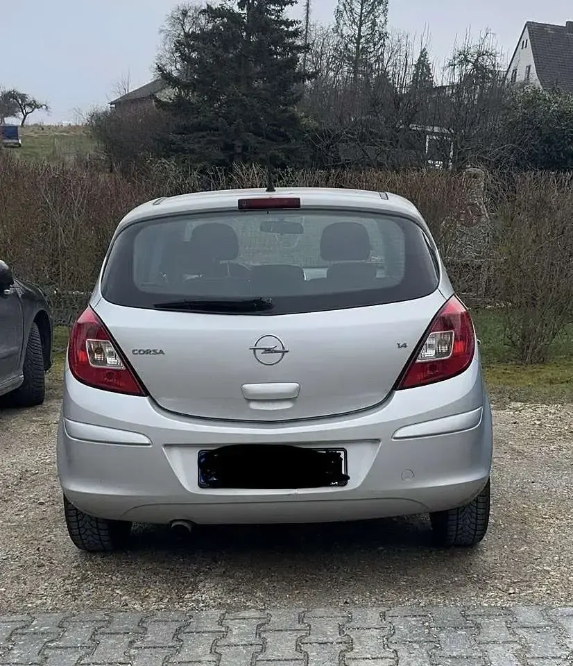 Używany Opel Corsa 90 KM (66 kW) 2008 Srebrny Hatchback