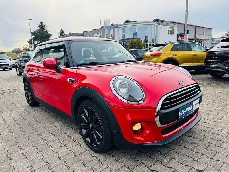 Rot Gebraucht 2018 Mini ONE Kleinwagen | 12.470 € (Guter Preis) - Bild 1/4