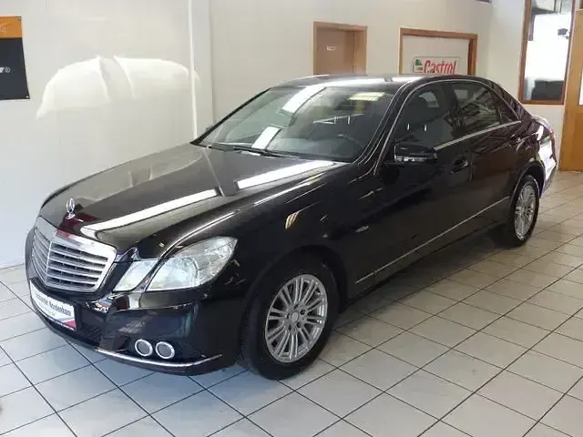 Gebraucht Mercedes E300 Elegance 231 PS (169 kW) 2010 Obsidianschwarz (metallic) Limousine