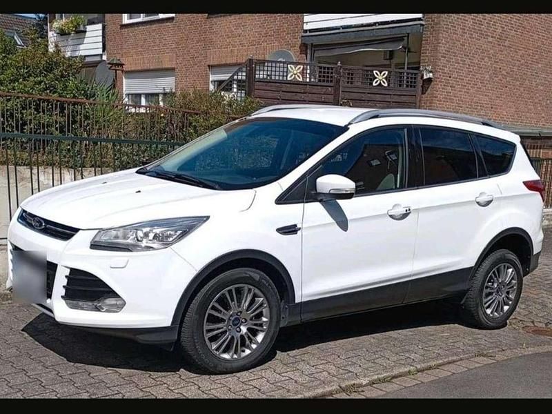 Weiß Gebraucht 2014 Ford Kuga Trend SUV | 9.500 € (Guter Preis) - Bild 1/4