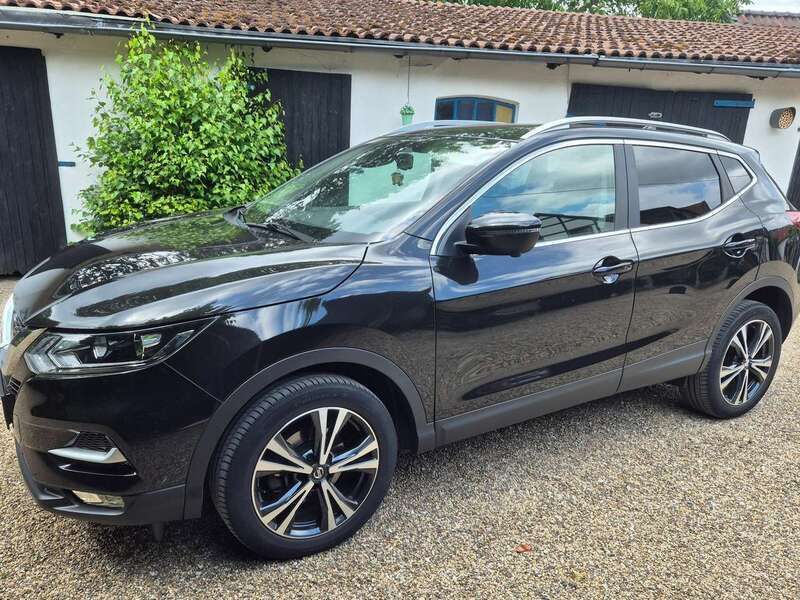 Schwarz Gebraucht 2019 Nissan Qashqai N-Connecta SUV | 15.500 € (Superpreis) - Bild 1/4