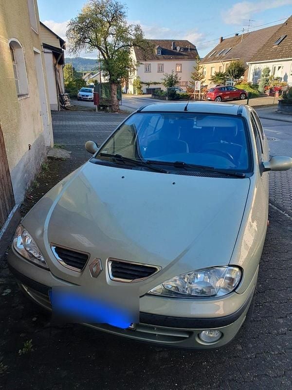 Grün Gebraucht 2000 Renault Mégane Limousine | 500 € (Guter Preis) - Bild 1/4