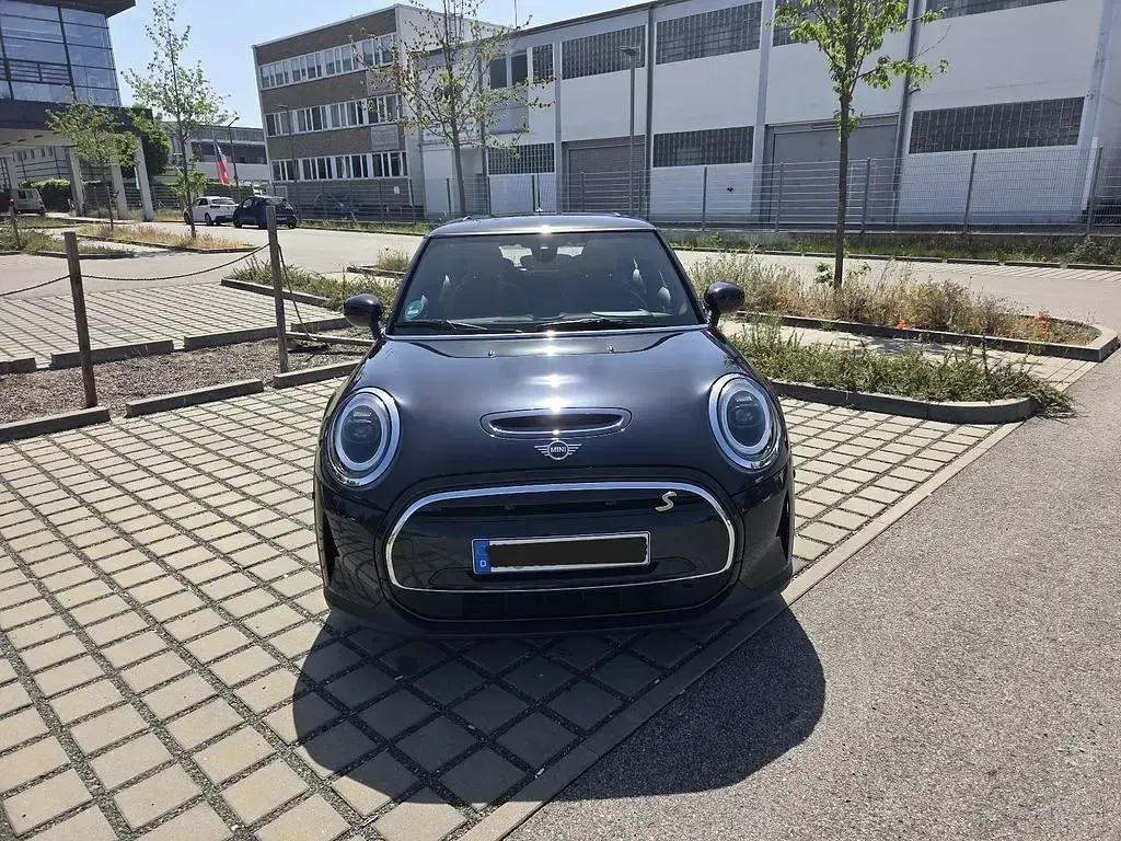 Gebraucht Mini Cooper SE Classic 135 kW (184 PS) 2023 Schwarz Kleinwagen