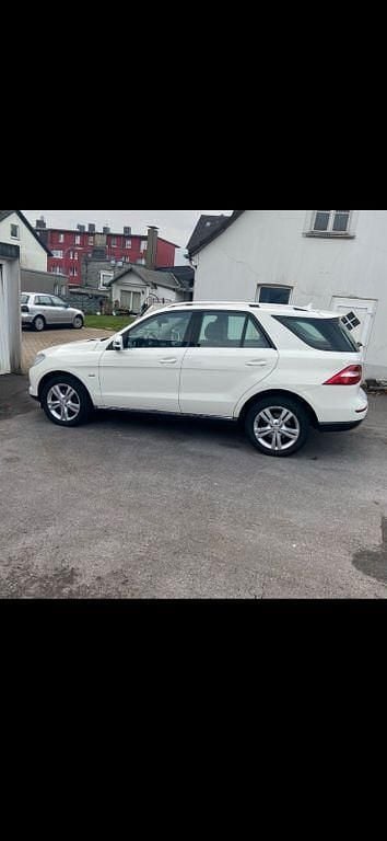 Gebraucht Mercedes ML250 204 PS (150 kW) 2012 Weiß SUV