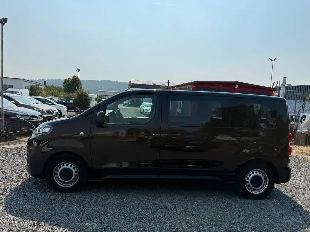 Gebraucht Citroën Jumpy 150 PS (110 kW) 2021 Lackierung schwarz perla nera/ Van / Kleinbus