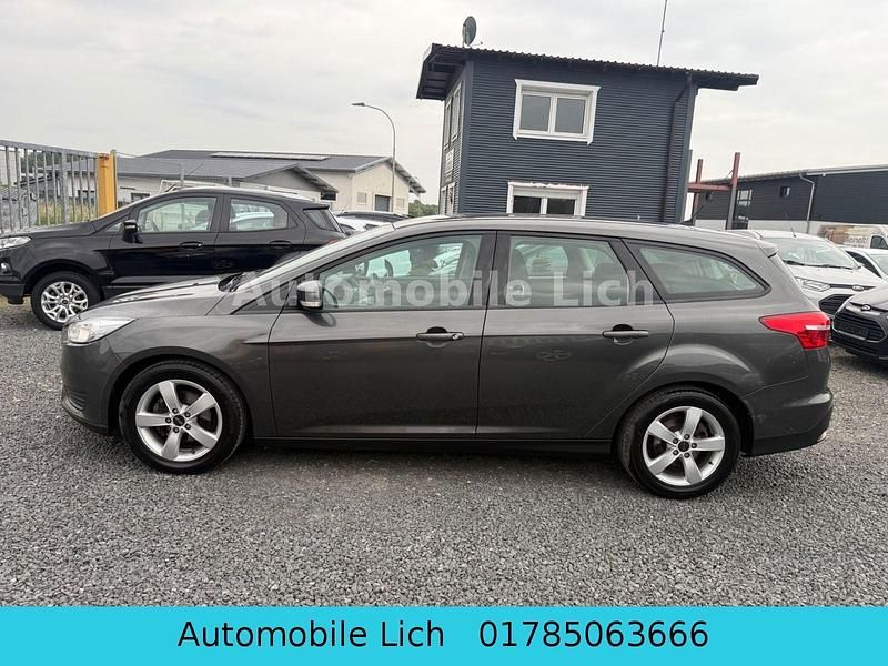 Gebraucht Ford Focus Trend 125 PS (91 kW) 2015 Grau Kombi