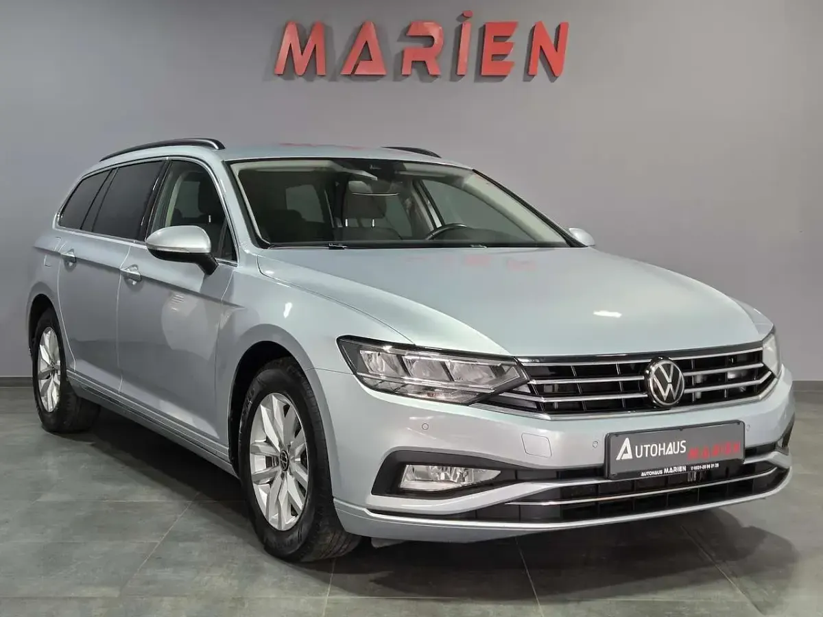 Usata VW Passat 150 CV (110 kW) 2023 Argento Station wagon