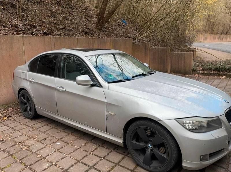 Gebraucht BMW 320 177 PS (130 kW) 2009 Grau Limousine