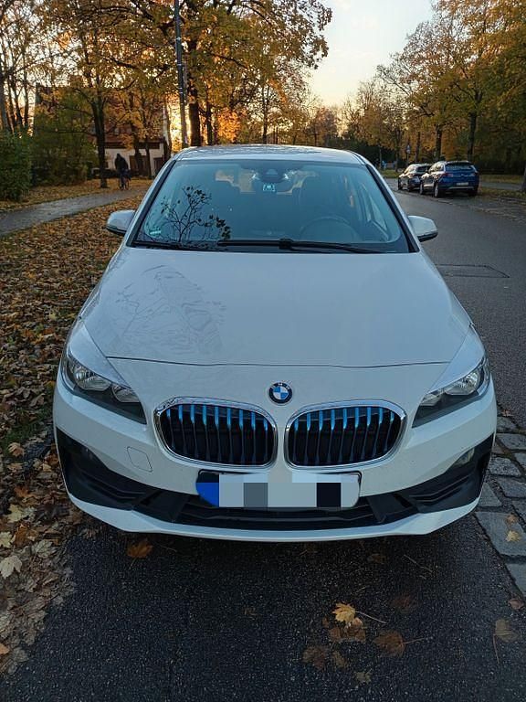 Weiß Gebraucht 2018 BMW 225 Active Tourer iPerformance Van / Kleinbus | 11.500 € (Guter Preis) - Bild 1/4