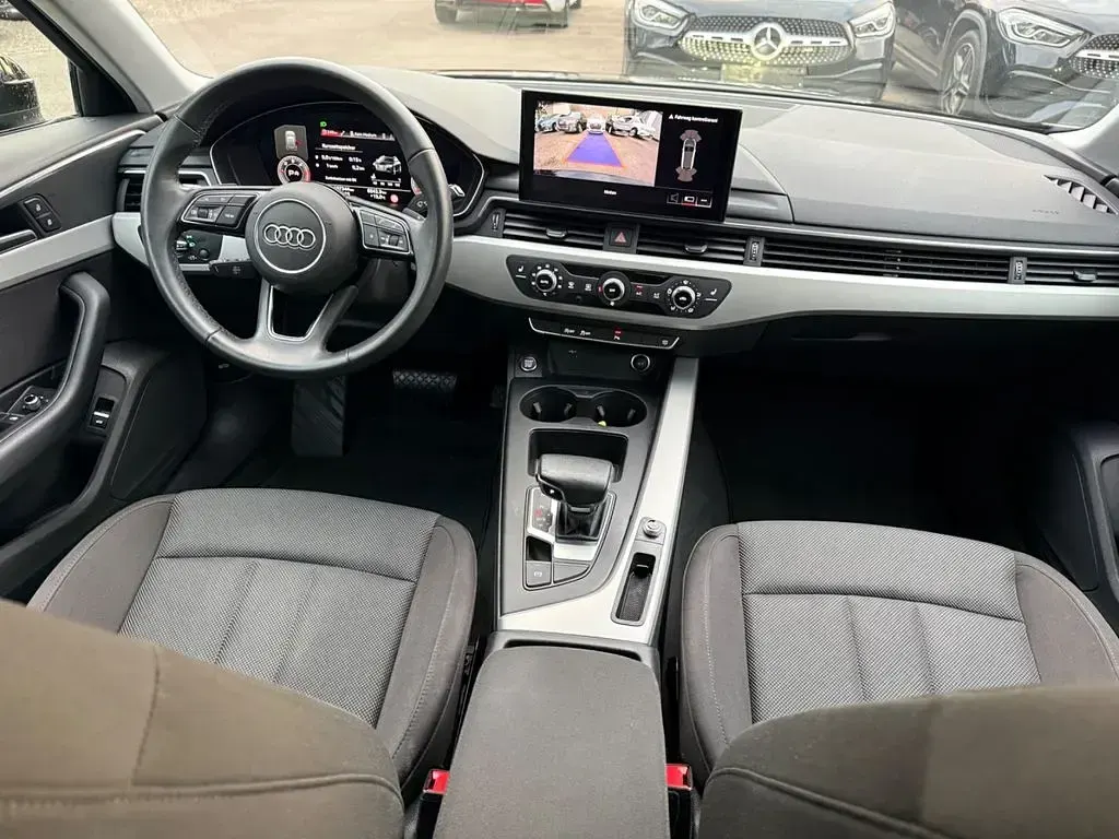 Gebraucht Audi A4 Sport 160 PS (117 kW) 2022 Mythosschwarz Kombi