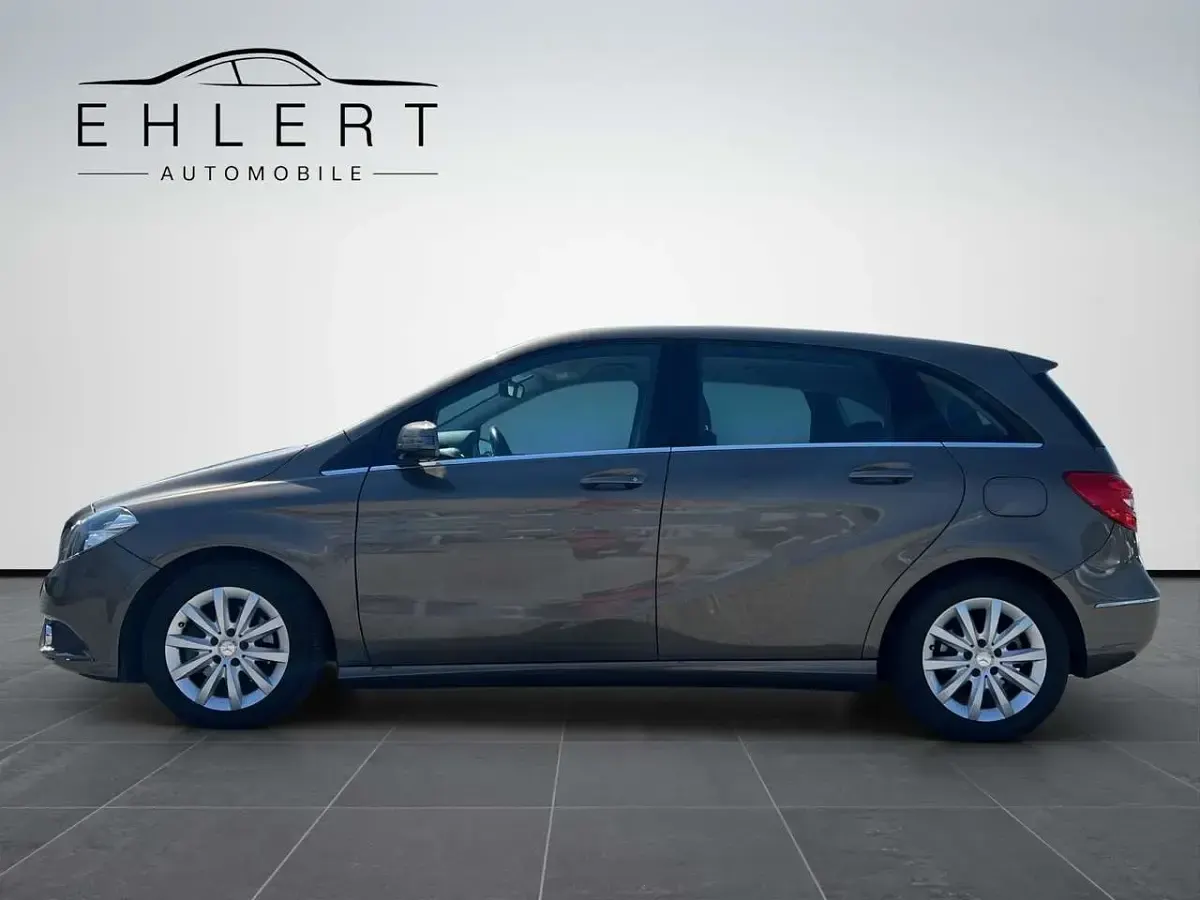 Gebraucht Mercedes B200 156 PS (114 kW) 2013 Monolithgrau Kleinwagen