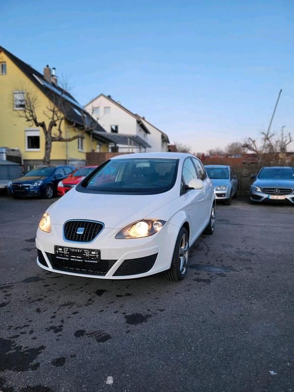 Gebraucht Seat Altea 105 PS (77 kW) 2010 Weiß Limousine