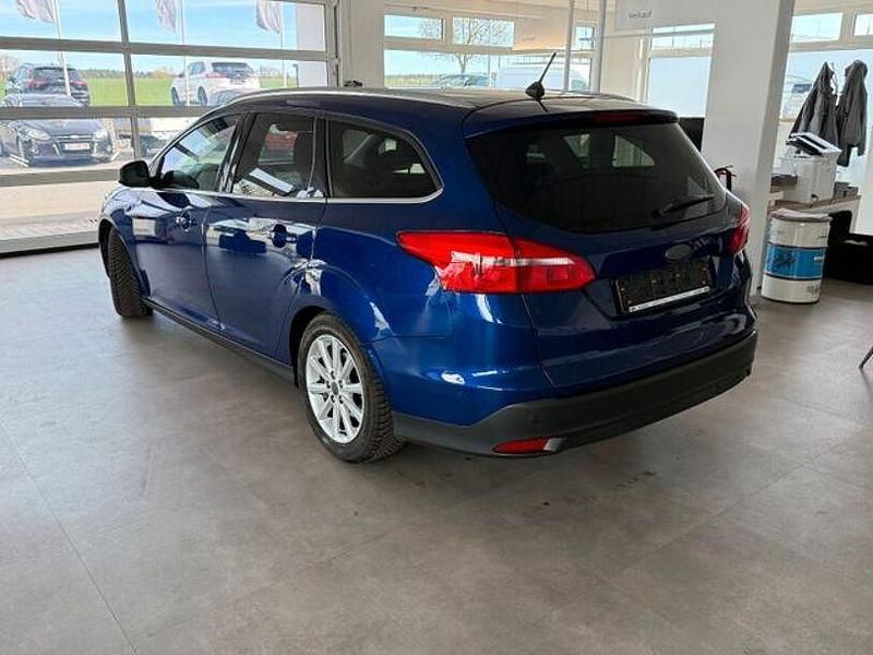 Gebraucht Ford Focus Titanium 125 PS (91 kW) 2017 Blau Limousine