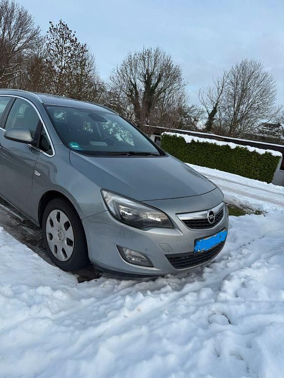 Grau Gebraucht 2011 Opel Astra Sport Kombi | 3.800 € (Guter Preis) - Bild 1/4